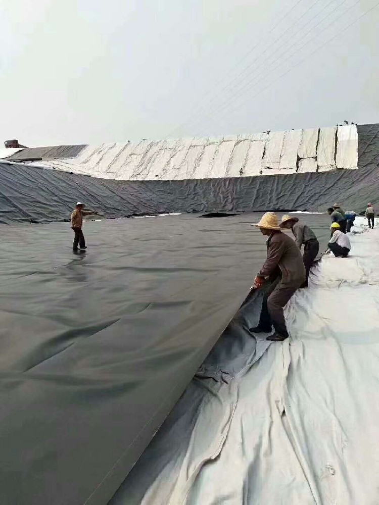 Precautions for Geomembrane Construction