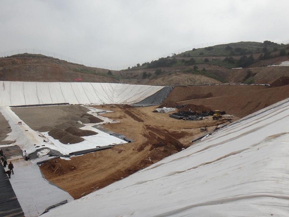 Aging issues of geotextiles, geomembranes, and composite membranes